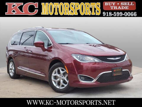 2018 Chrysler Pacifica for sale at KC MOTORSPORTS in Tulsa OK