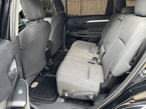 2019 Toyota Highlander LE