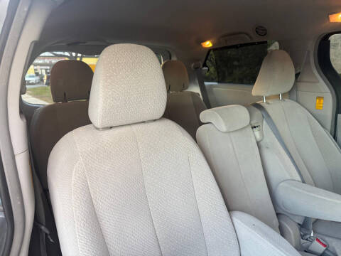 2014 Toyota Sienna LE 8-Passenger