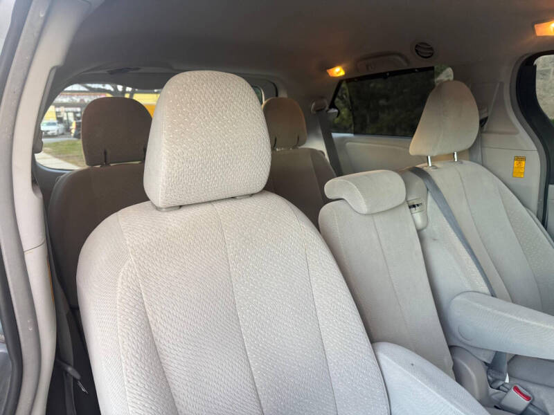 2014 Toyota Sienna LE 8-Passenger