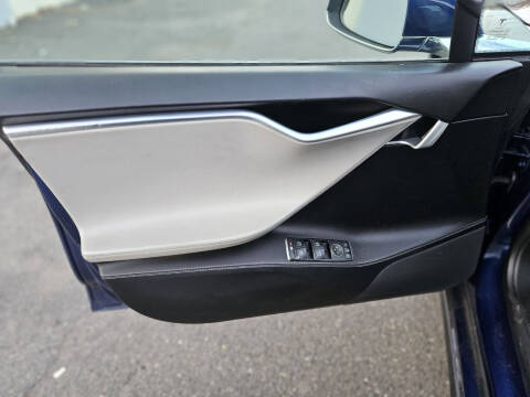 2015 Tesla Model S 90D