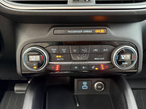 2021 Ford Escape Hybrid Titanium