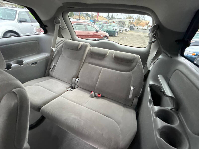 2004 Toyota Sienna LE 7 Passenger