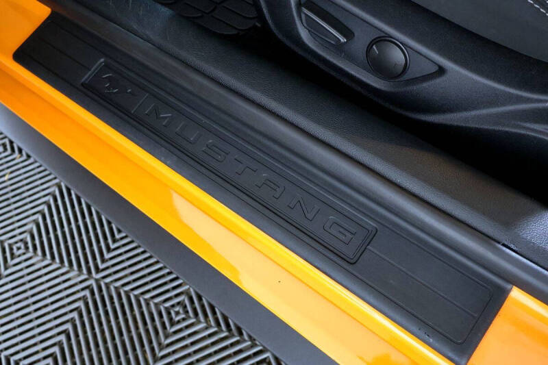 2020 Ford Mustang EcoBoost