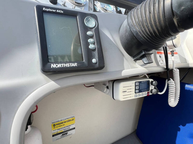 2008 Bayliner 210 Discovery