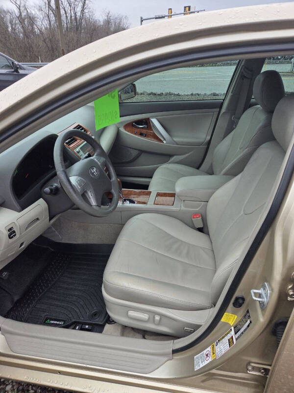 2011 Toyota Camry XLE photo 4