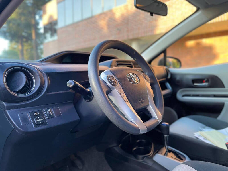 2014 Toyota Prius c Three