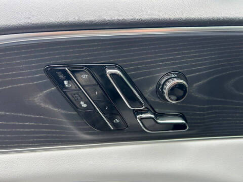 2025 Cadillac LYRIQ Luxury 1