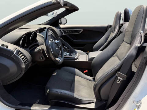 2019 Jaguar F-TYPE P300