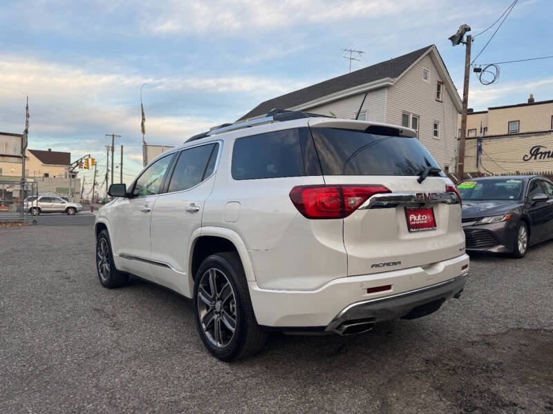 2017 GMC Acadia Denali photo 5