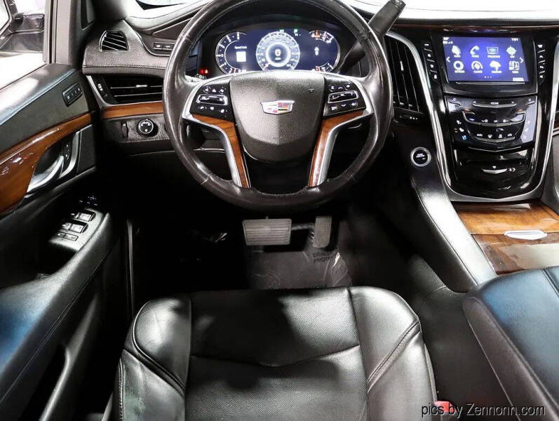 2018 Cadillac Escalade ESV Luxury