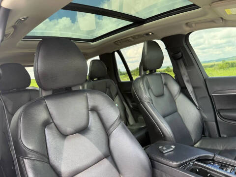 2020 Volvo XC90 T6 Momentum 6-Passenger