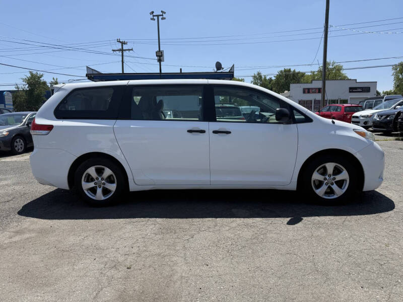 2011 Toyota Sienna Base 7-Passenger