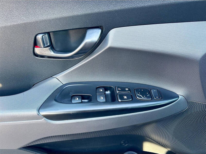 2019 Hyundai Veloster