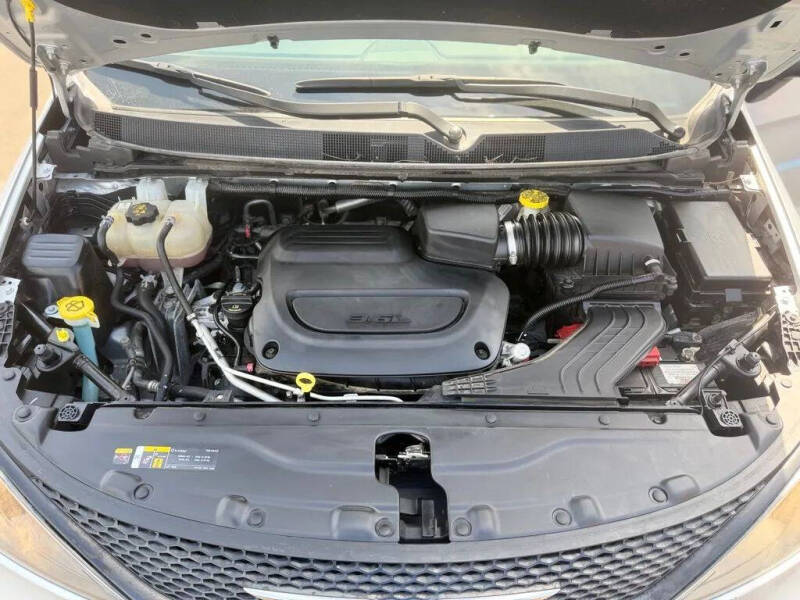 2023 Chrysler Voyager LX