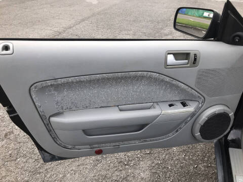 2007 Ford Mustang V6 Deluxe