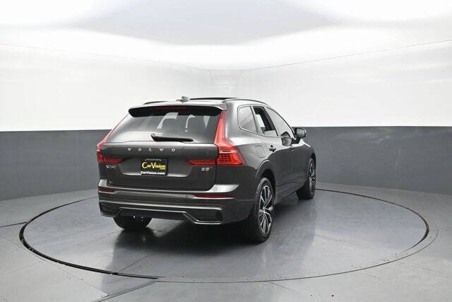 2023 Volvo XC60 B5 Plus Dark Theme