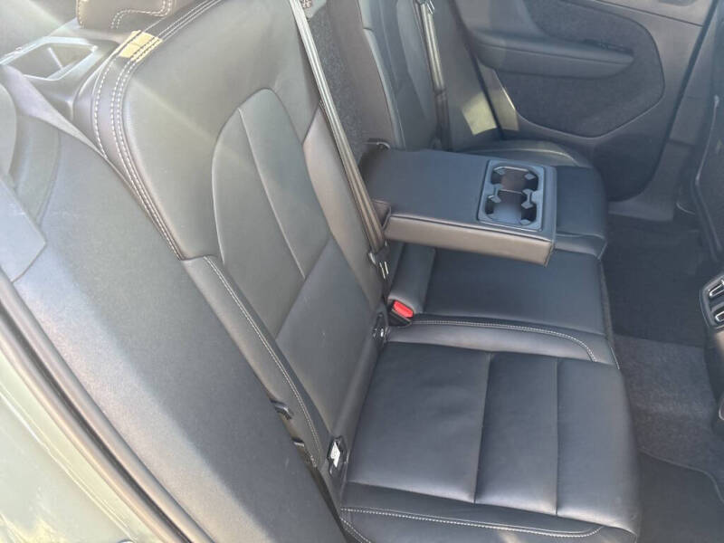 2025 Volvo XC40 B5 Plus Bright Theme