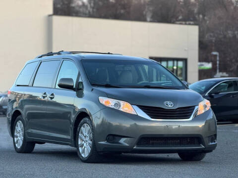 2014 Toyota Sienna LE 7-Passenger