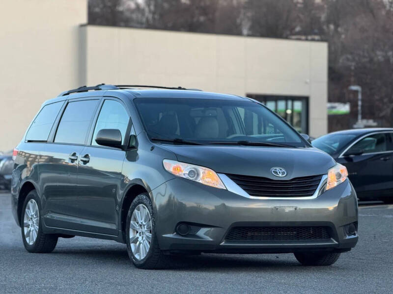 2014 Toyota Sienna LE 7-Passenger