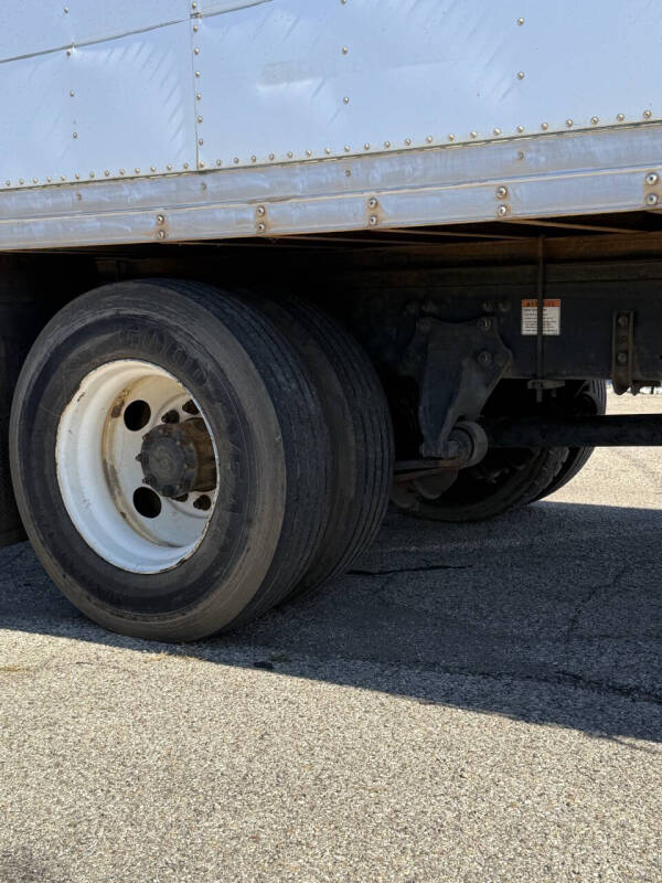 2012 Freightliner M2 106