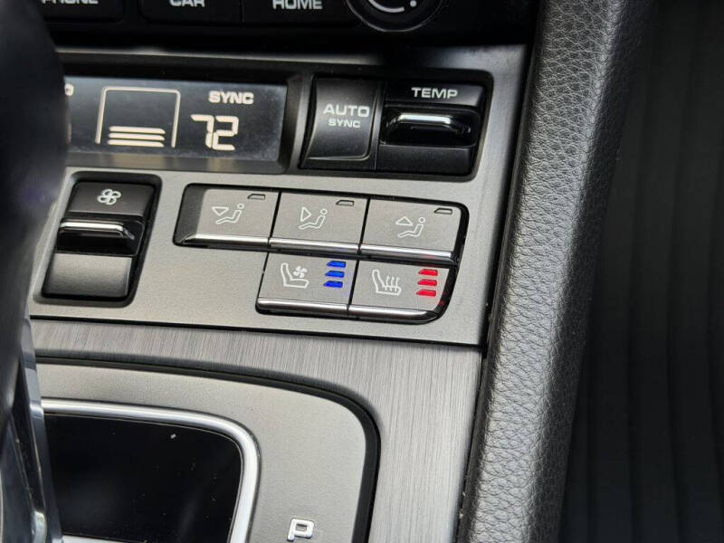 2018 Porsche 911 Carrera GTS