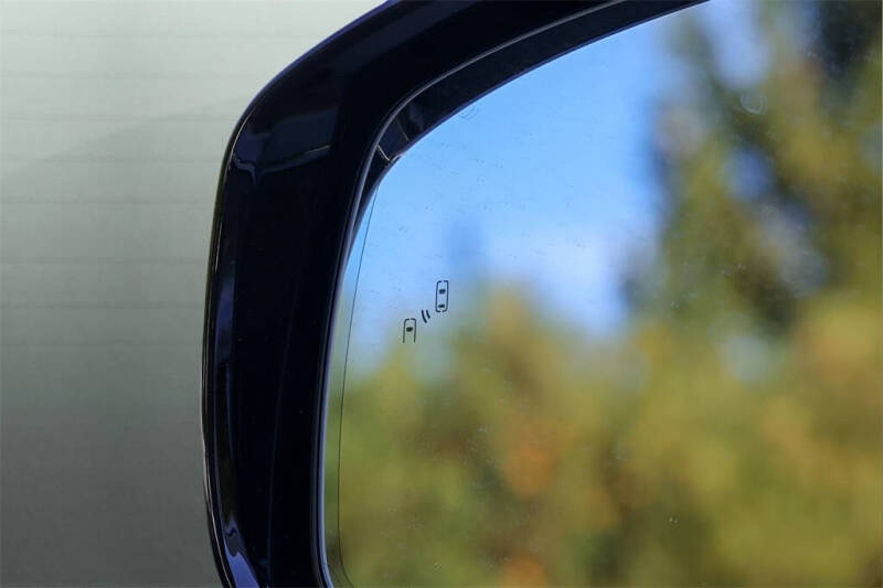 2025 Lexus LX 700h F SPORT Handling