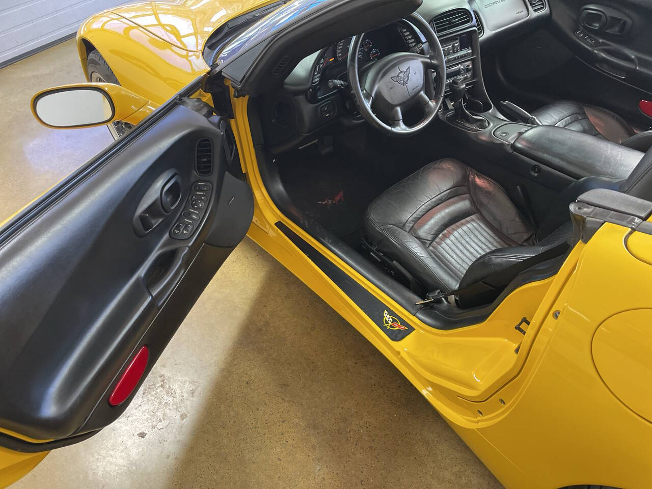 2004 Chevrolet Corvette 12