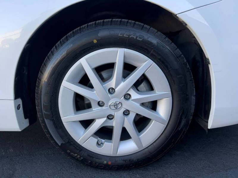 2014 Toyota Prius v Three