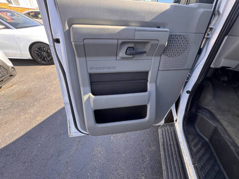 2013 Ford E-Series E-350 SD XLT