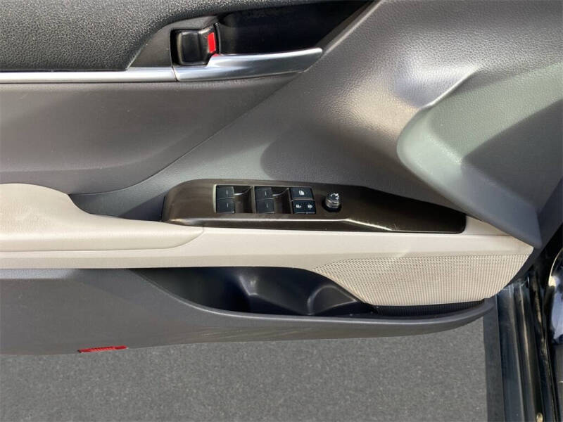 2021 Toyota Camry Hybrid LE