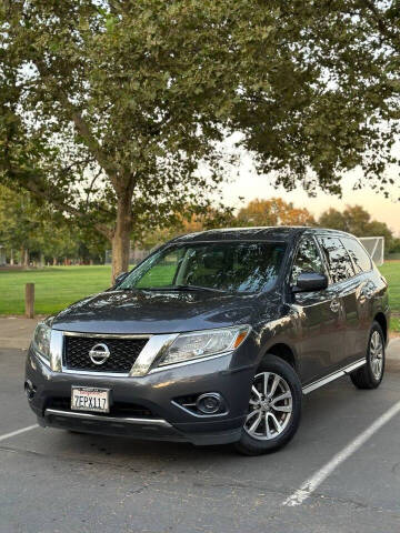 2014 Nissan Pathfinder for sale at Lux Global Auto Sales in Sacramento CA