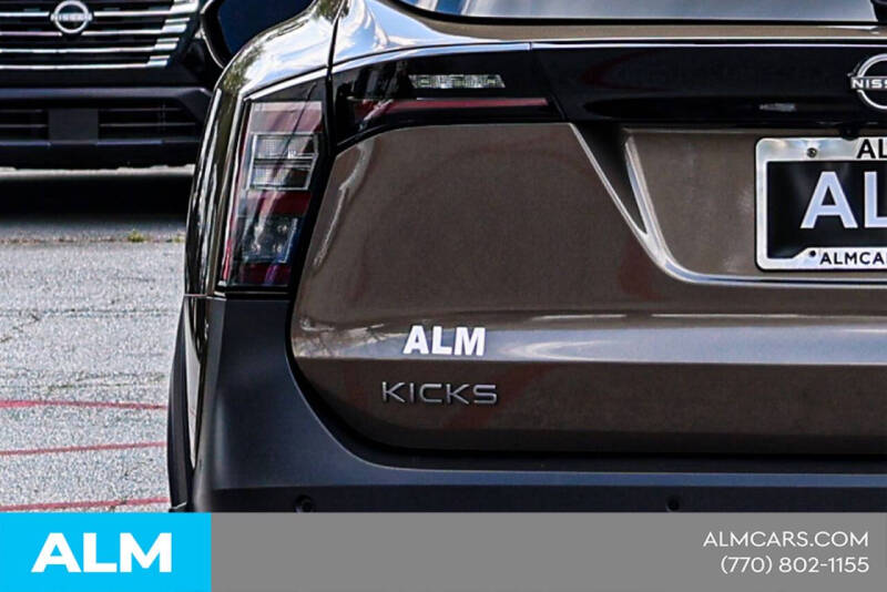 2025 Nissan Kicks SR