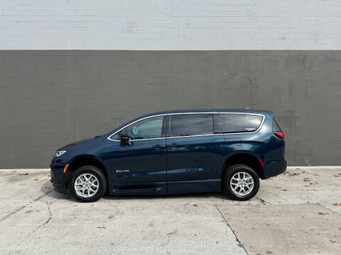 2025 Chrysler Pacifica Select