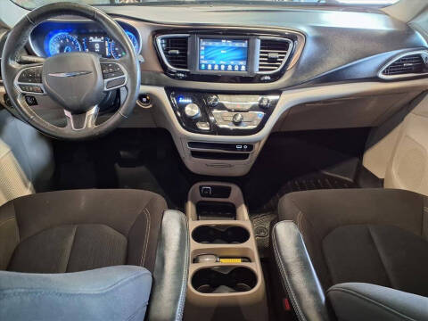 2020 Chrysler Voyager LX