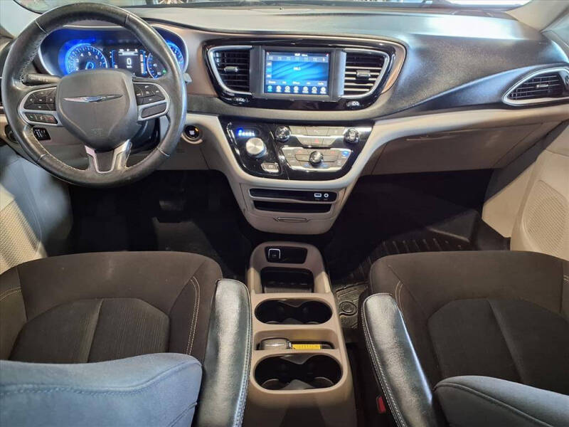 2020 Chrysler Voyager LX