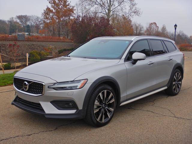 2025 Volvo V60 Cross Country B5 Ultra