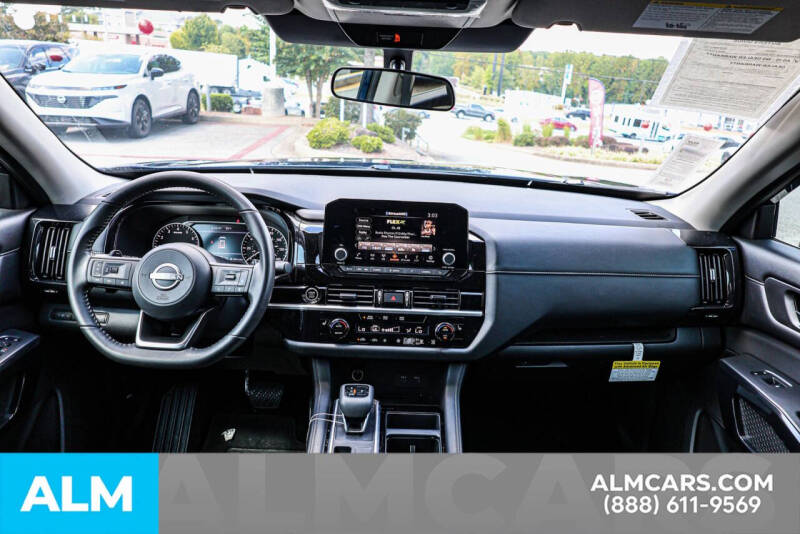 2024 Nissan Pathfinder SV