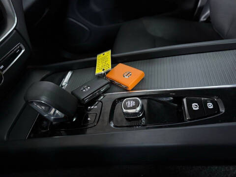 2024 Volvo XC60 B5 Core Dark Theme