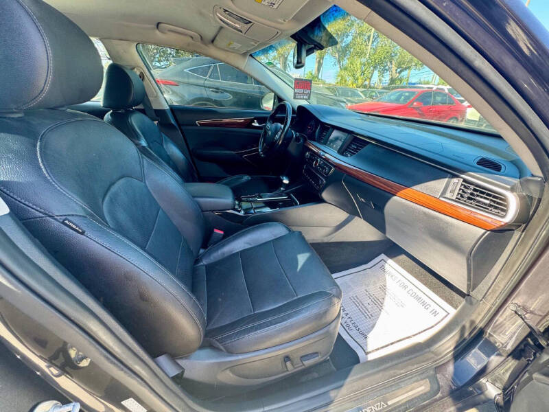 2018 Kia Cadenza Premium