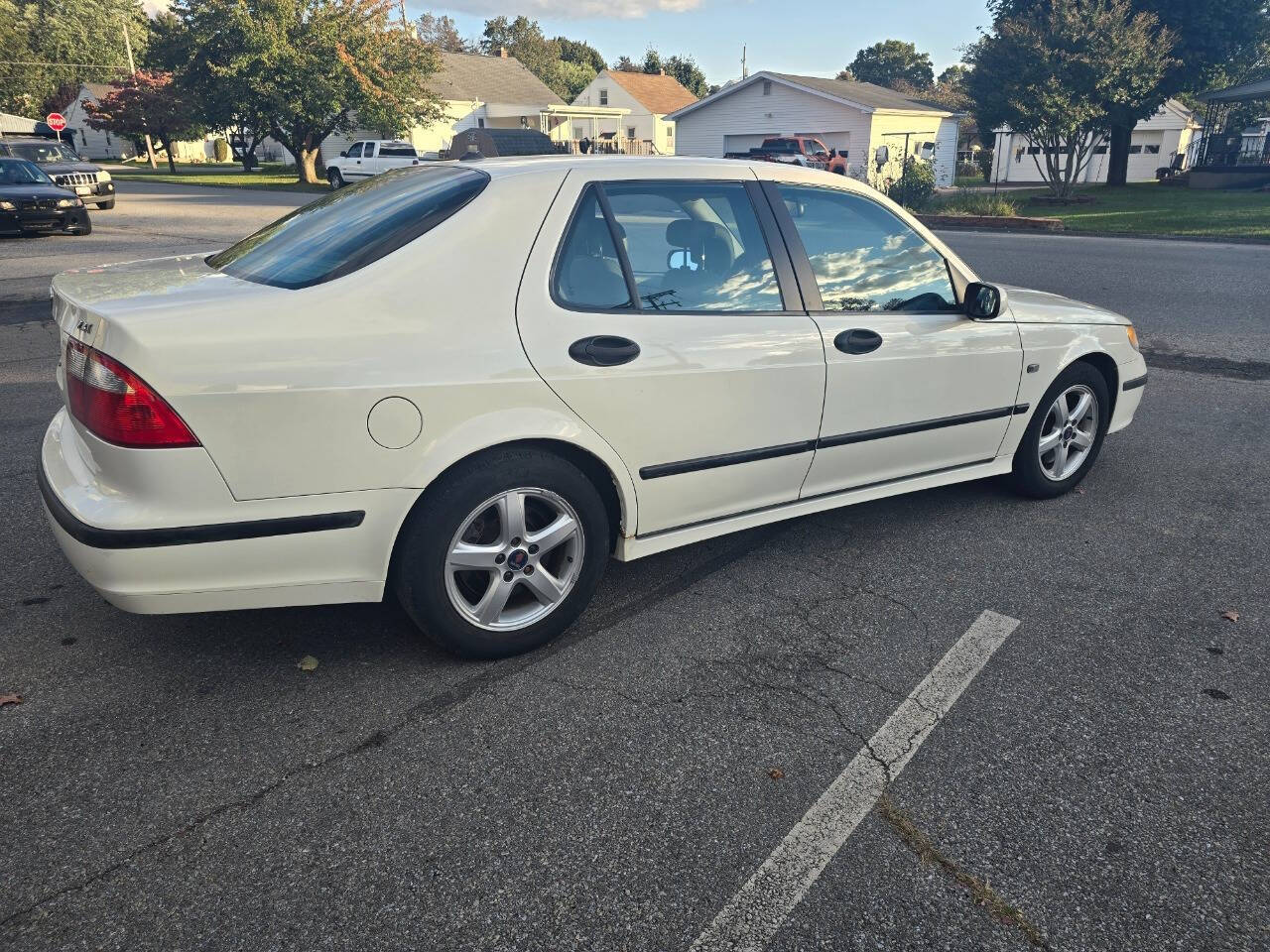 2004 Saab 9-5 for sale at QUEENSGATE AUTO SALES in York, PA