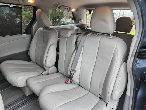 2013 Toyota Sienna XLE 8-Passenger