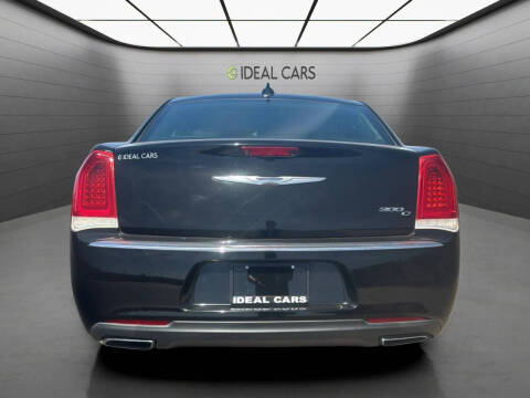 2016 Chrysler 300 C