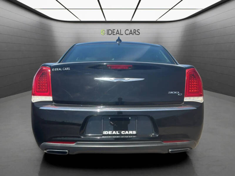 2016 Chrysler 300 C