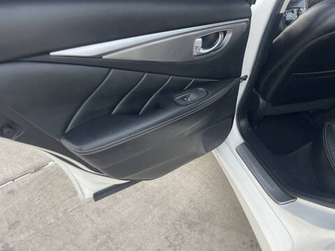 2015 Infiniti Q50 Premium