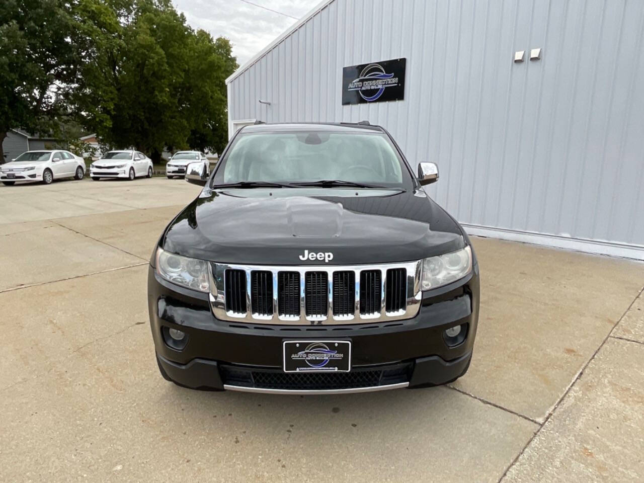 2013 Jeep Grand Cherokee for sale at Auto Connection in Waterloo, IA