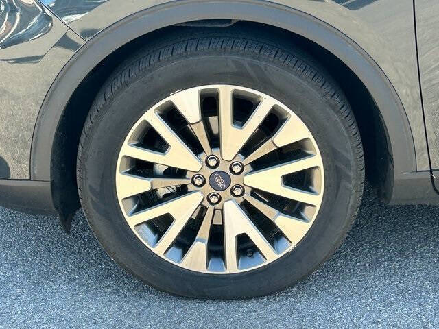 2022 Ford Escape Hybrid Titanium