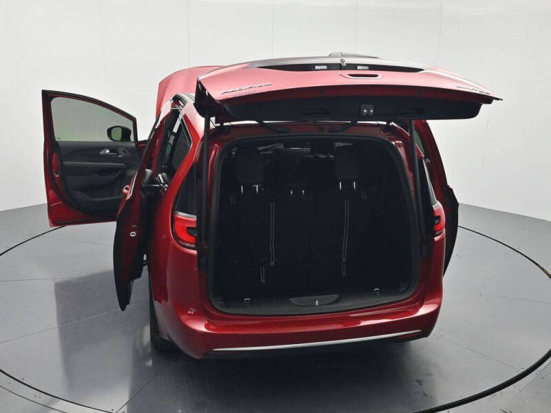 2027 Chrysler Pacifica Limited