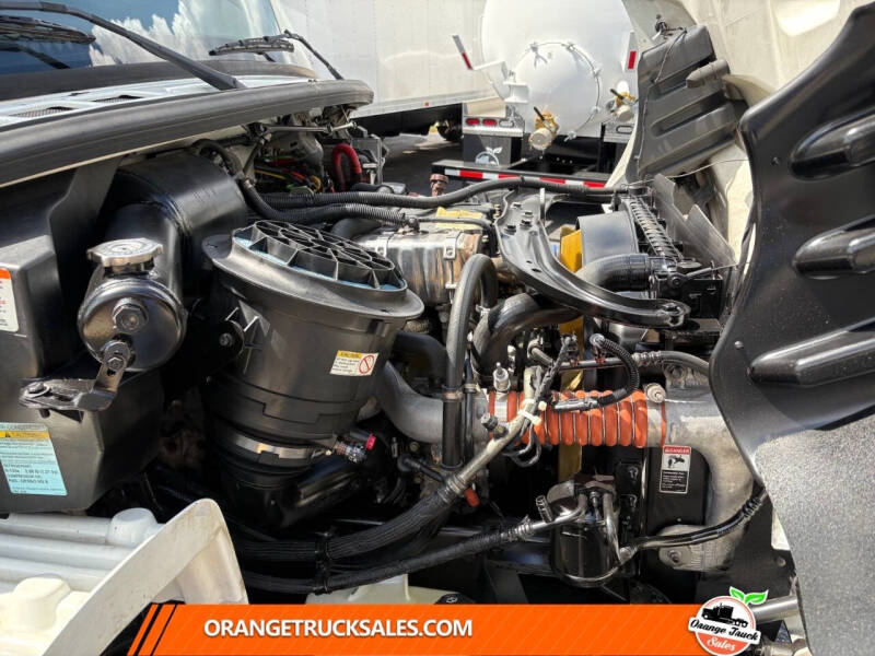 2019 Freightliner M2 106