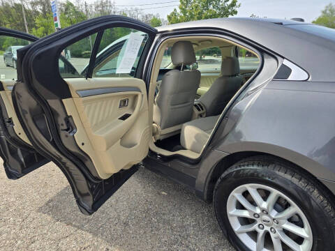 2015 Ford Taurus SE